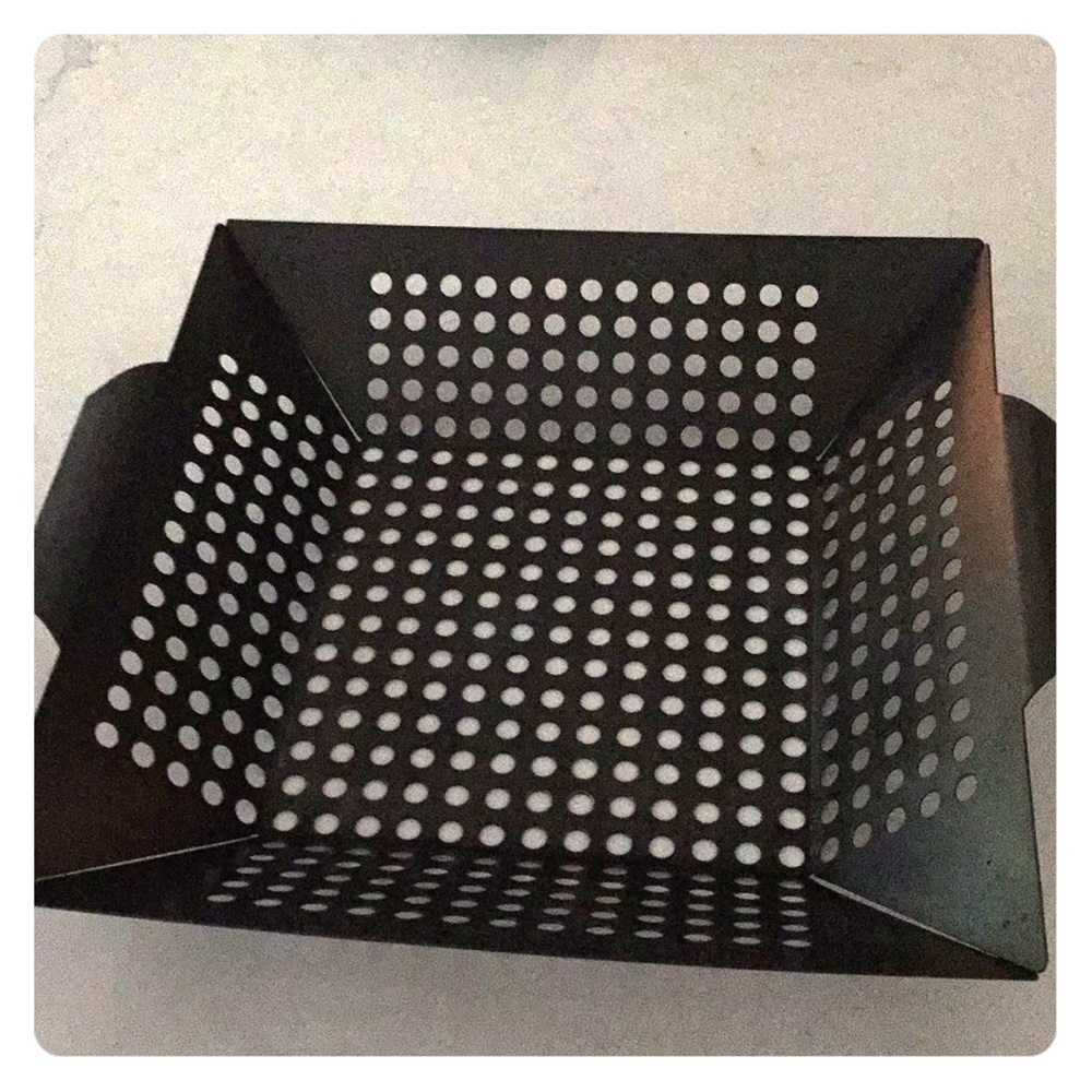 Metal grill pan
